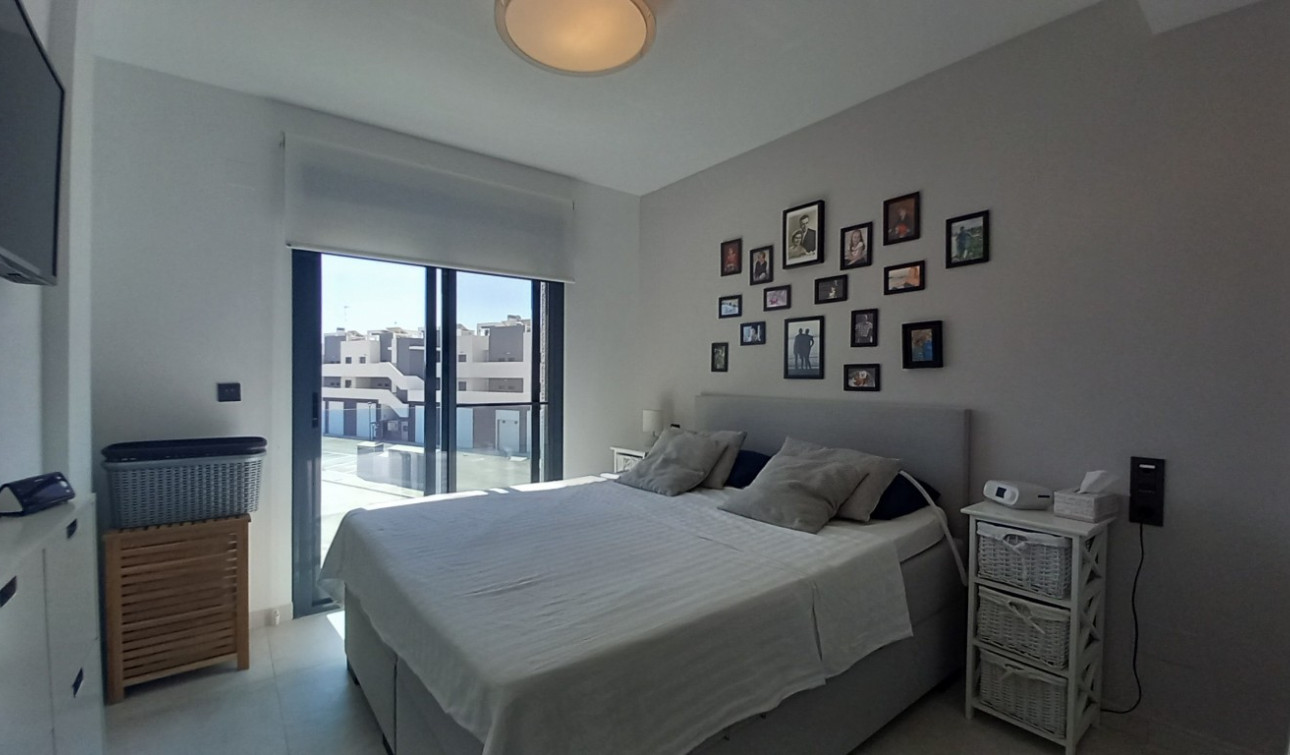 Resale - Apartment / Flat - El Raso