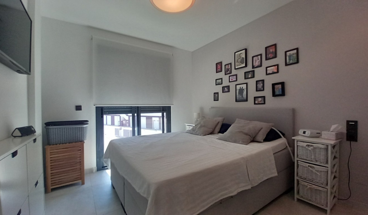 Resale - Apartment / Flat - El Raso