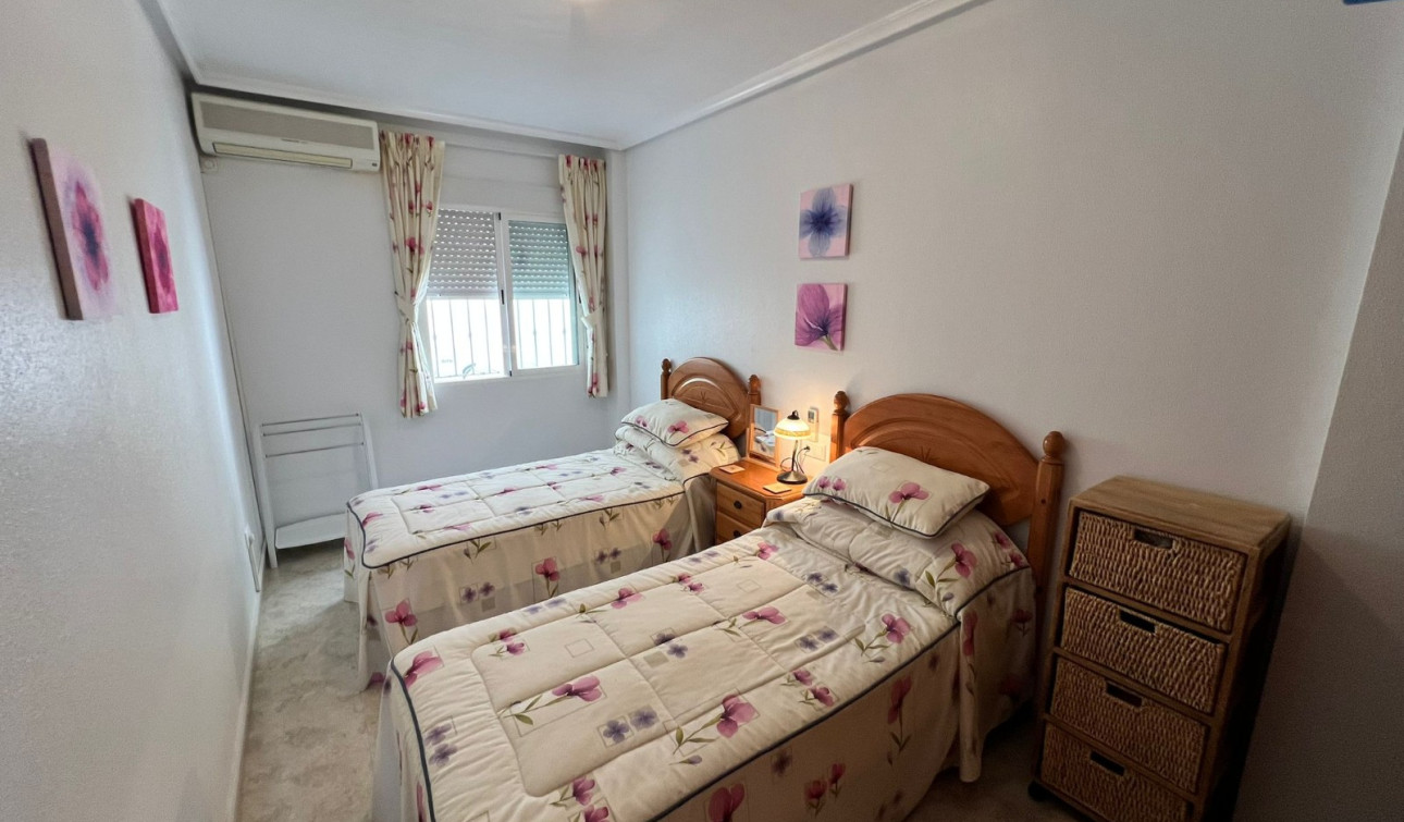 Resale - Apartment / Flat - Hurchillo