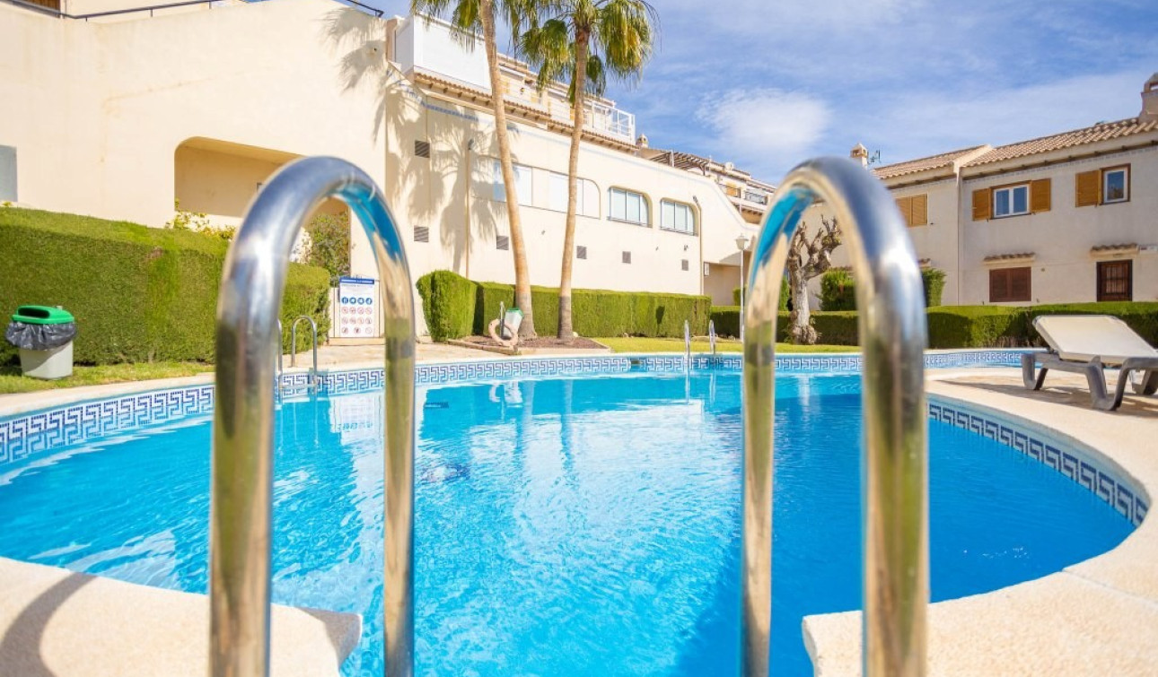 Resale - Apartment / Flat - La Mata