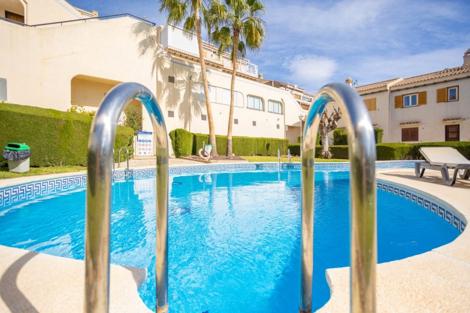 Resale - Apartment / Flat - La Mata