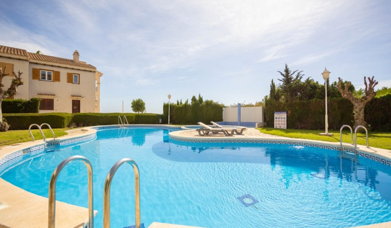 Resale - Apartment / Flat - La Mata