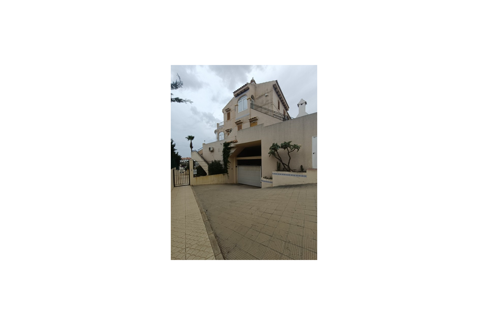 Resale - Apartment / Flat - La Mata