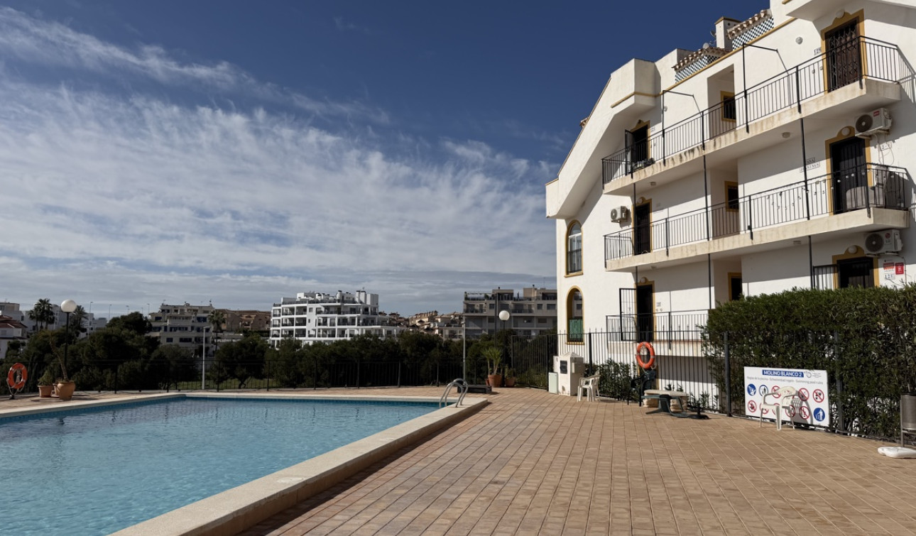 Resale - Apartment / Flat - La Zenia