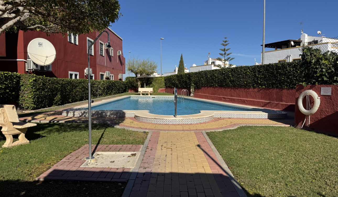Resale - Apartment / Flat - Los Altos