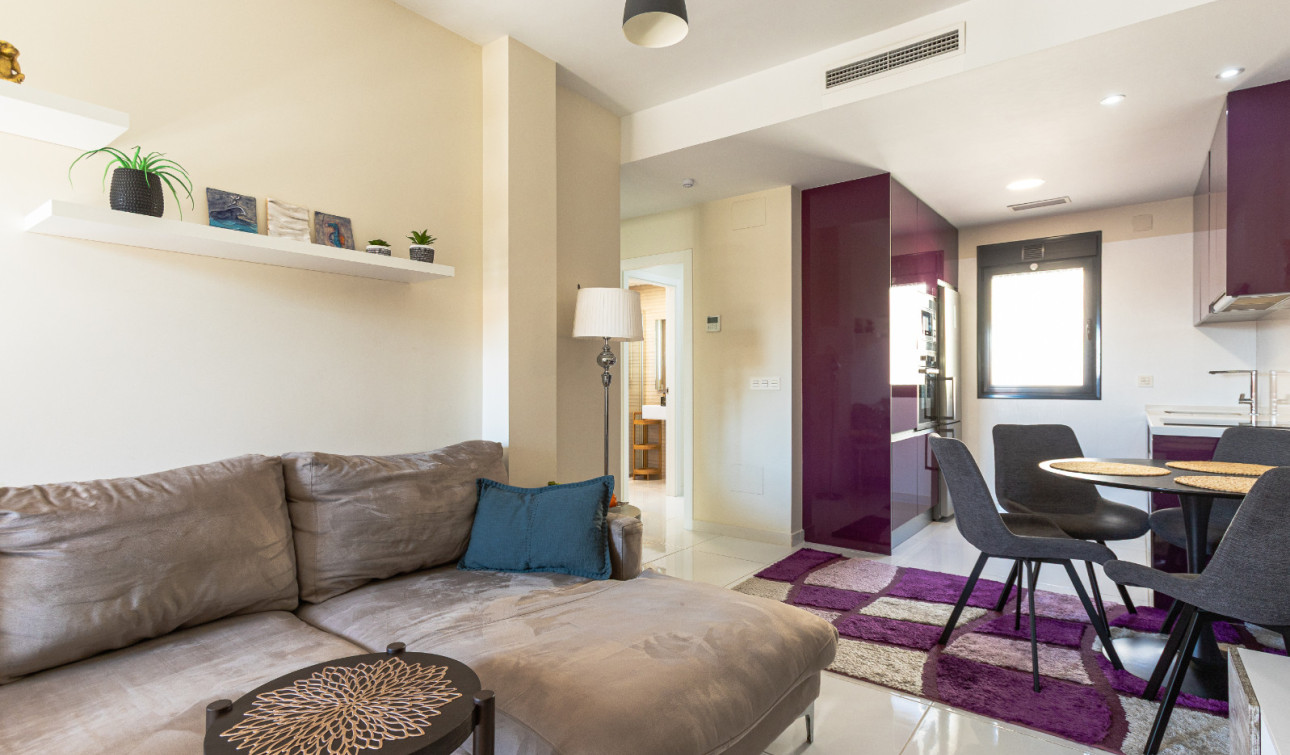 Resale - Apartment / Flat - Los Altos