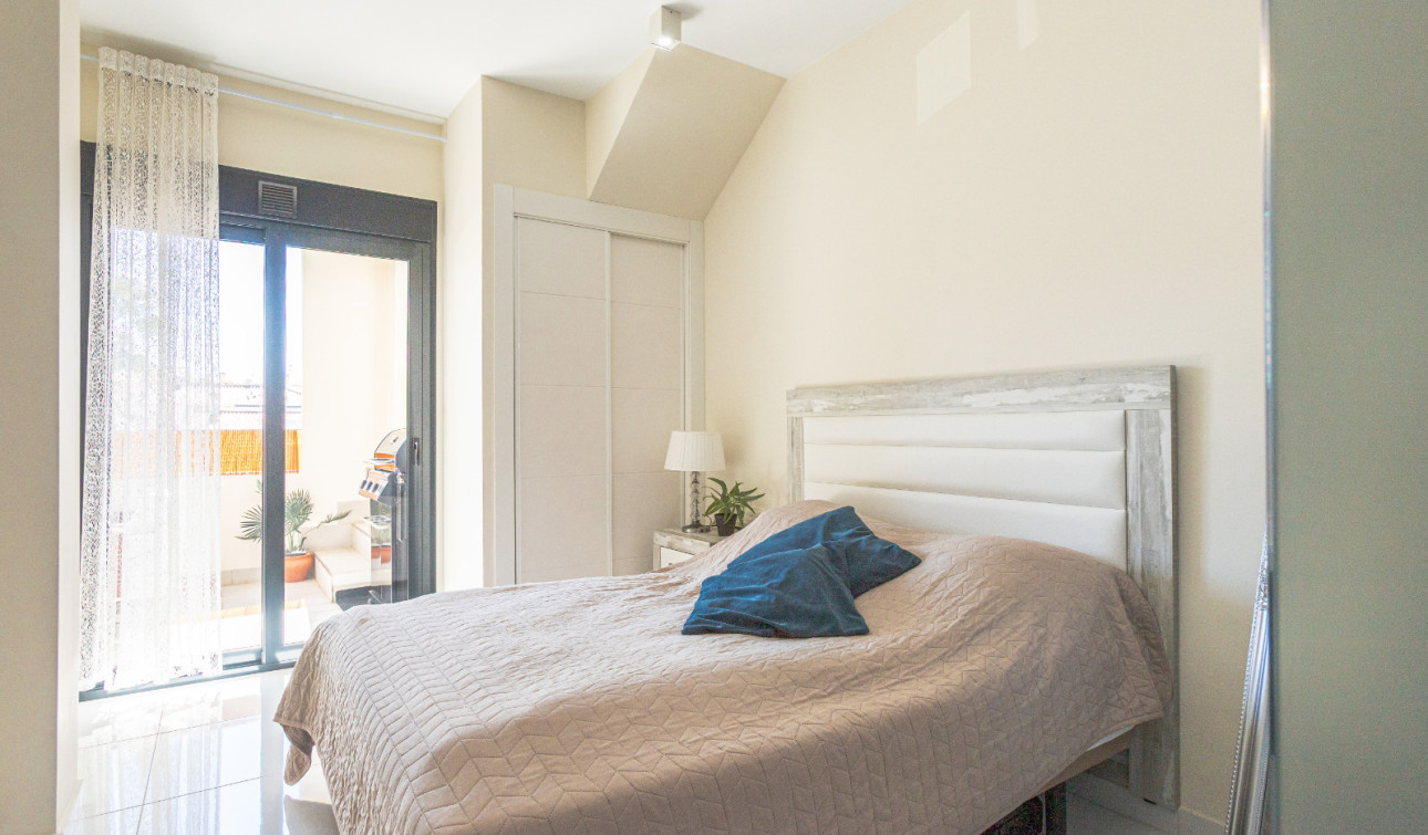 Resale - Apartment / Flat - Los Altos