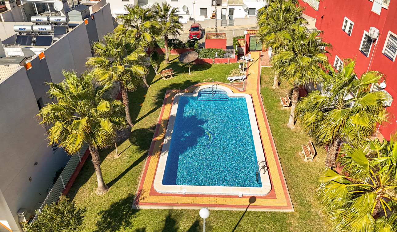 Resale - Apartment / Flat - Los Altos