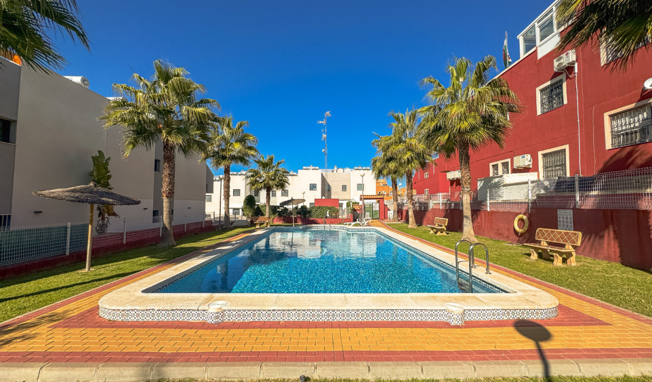 Resale - Apartment / Flat - Los Altos