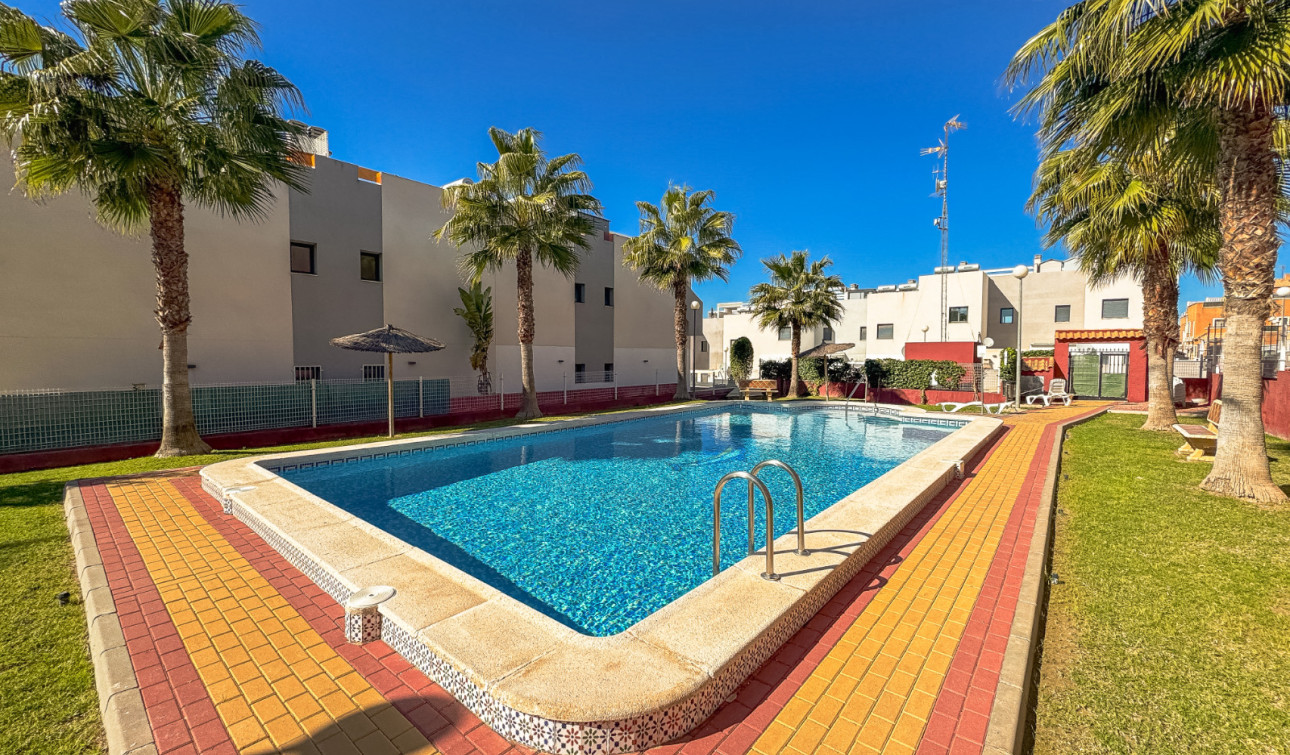 Resale - Apartment / Flat - Los Altos