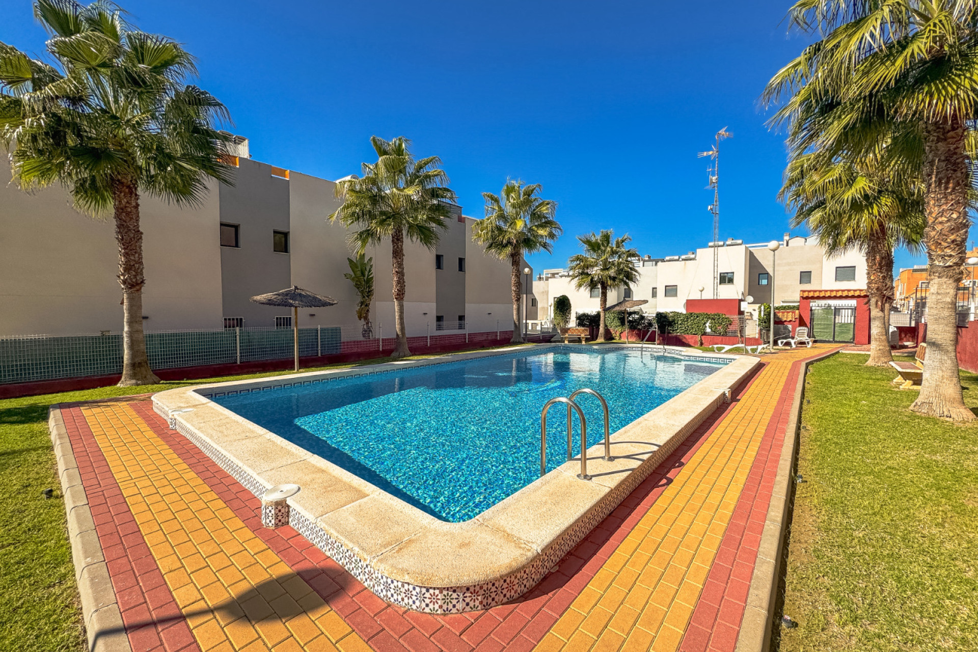 Resale - Apartment / Flat - Los Altos