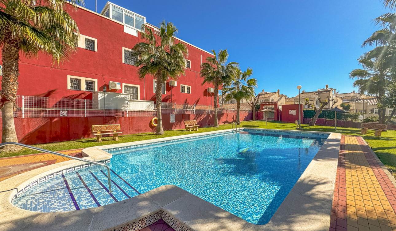 Resale - Apartment / Flat - Los Altos