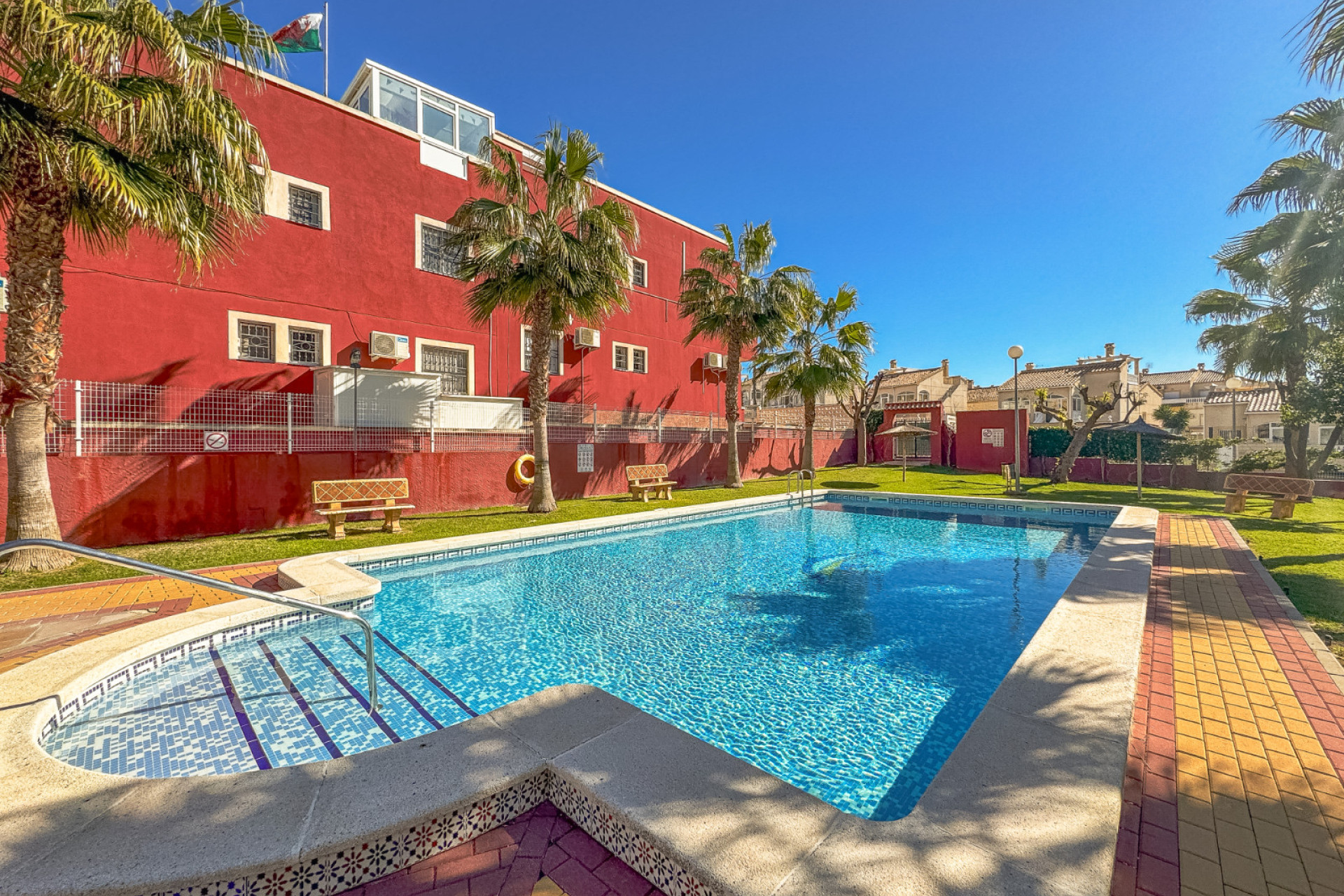 Resale - Apartment / Flat - Los Altos