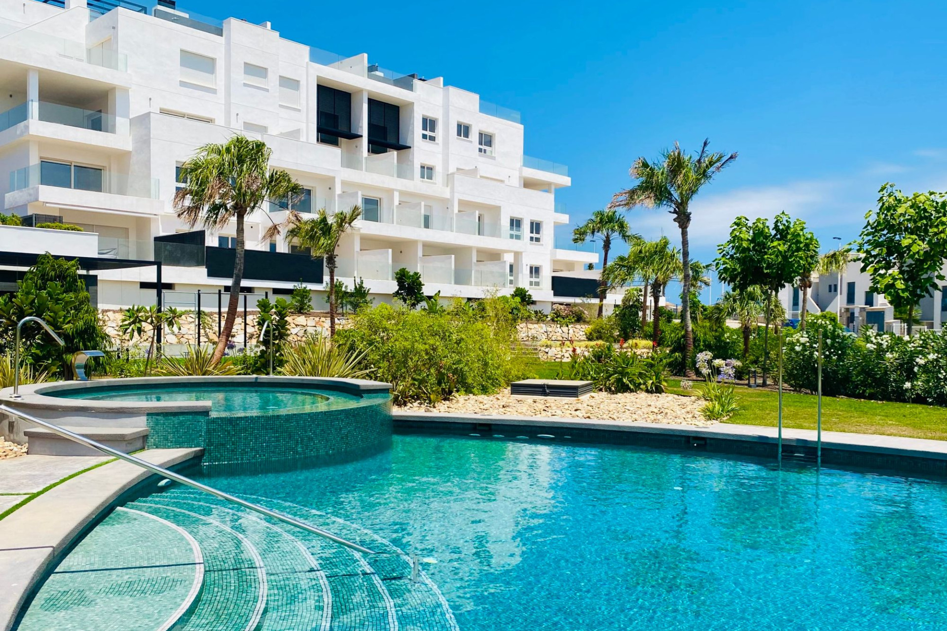 Resale - Apartment / Flat - Los Altos