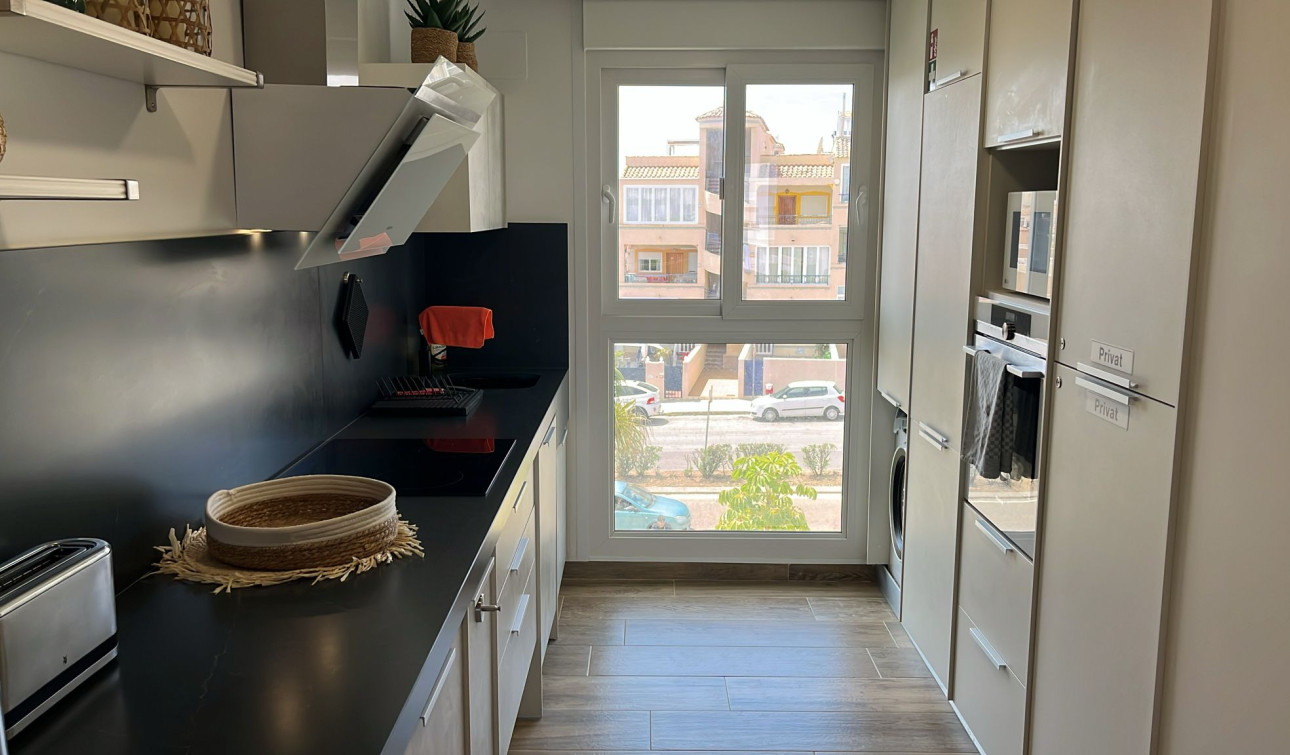 Resale - Apartment / Flat - Los Altos