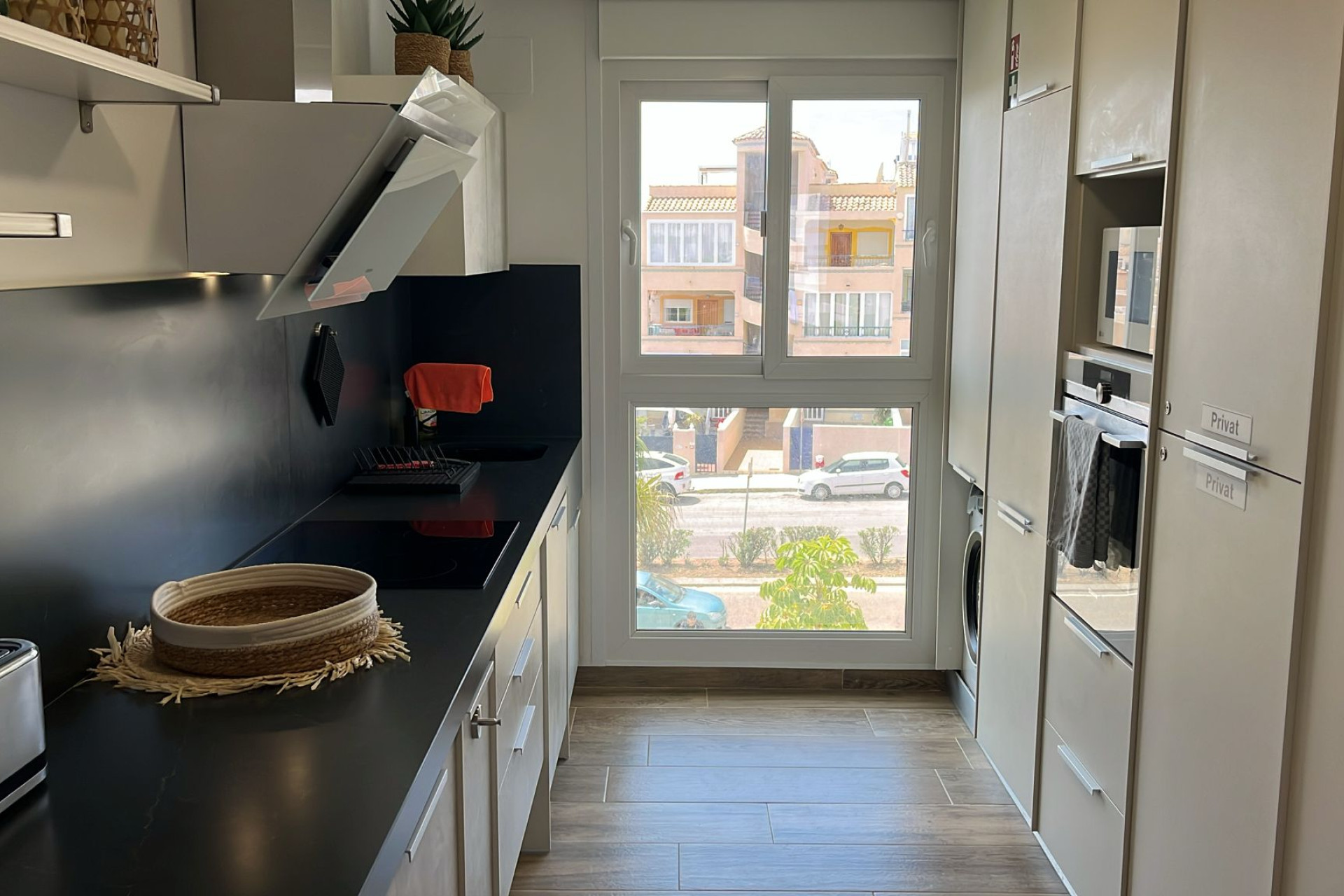 Resale - Apartment / Flat - Los Altos