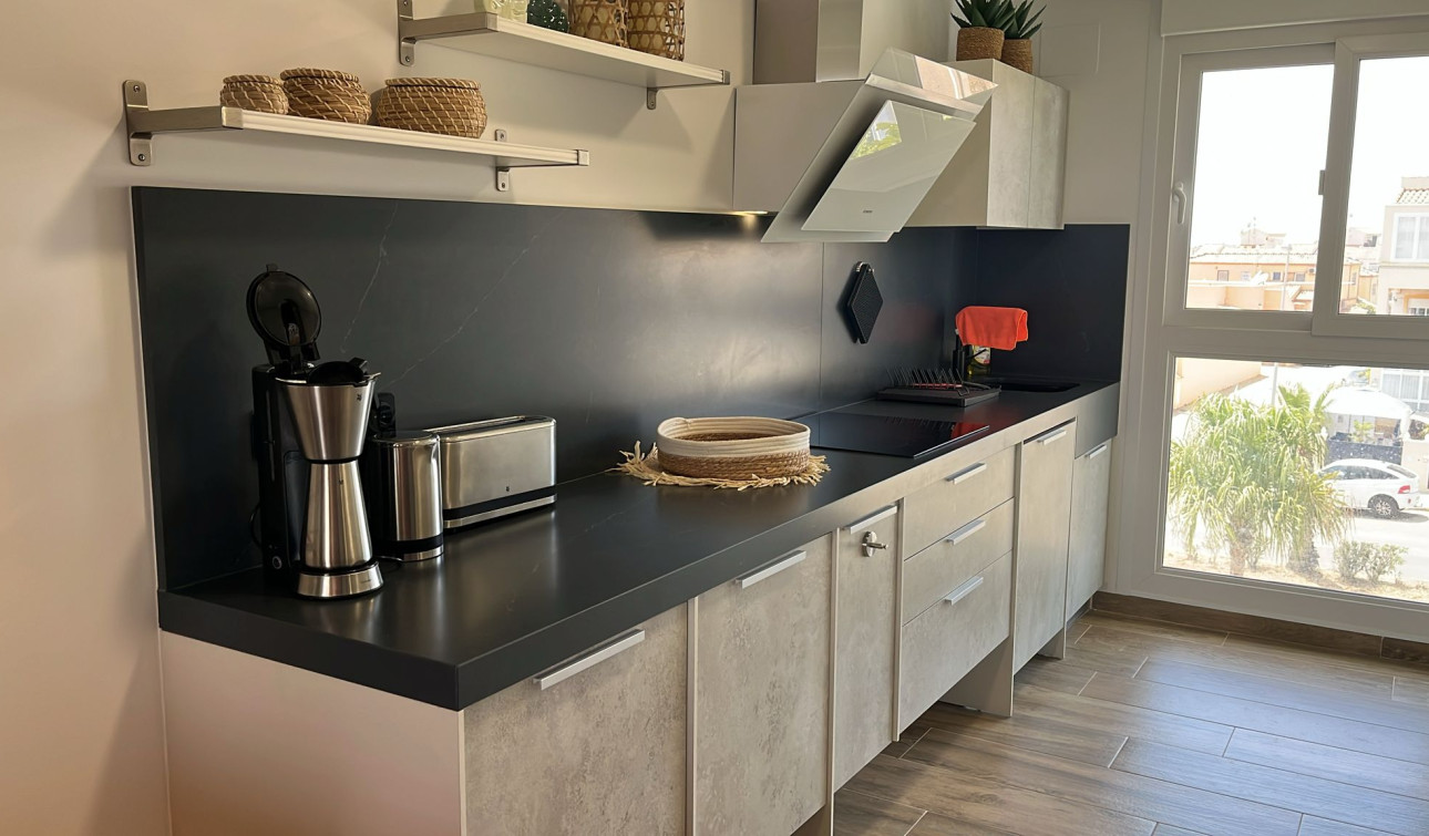 Resale - Apartment / Flat - Los Altos