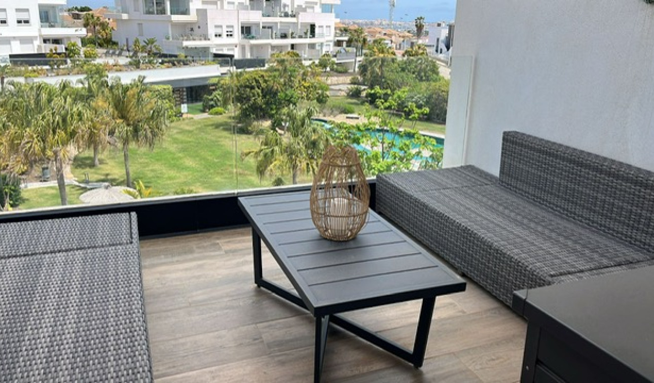 Resale - Apartment / Flat - Los Altos