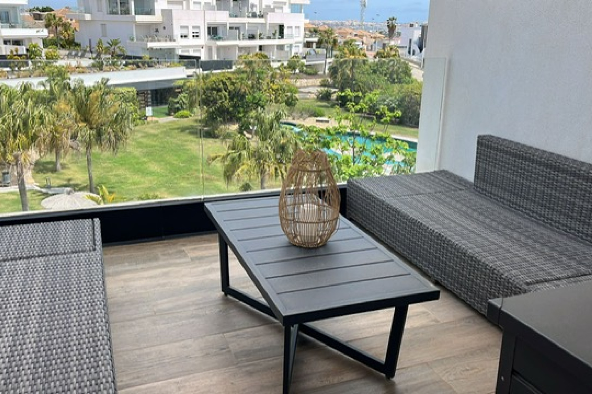 Resale - Apartment / Flat - Los Altos