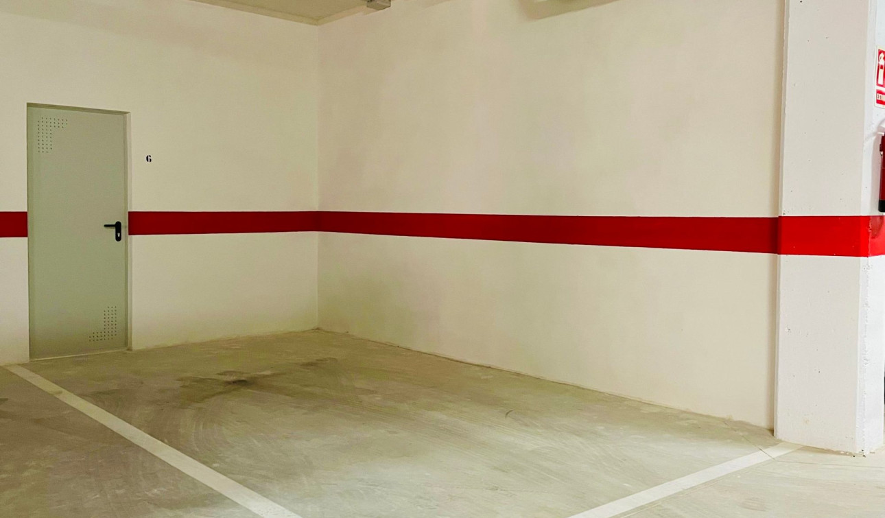 Resale - Apartment / Flat - Los Altos