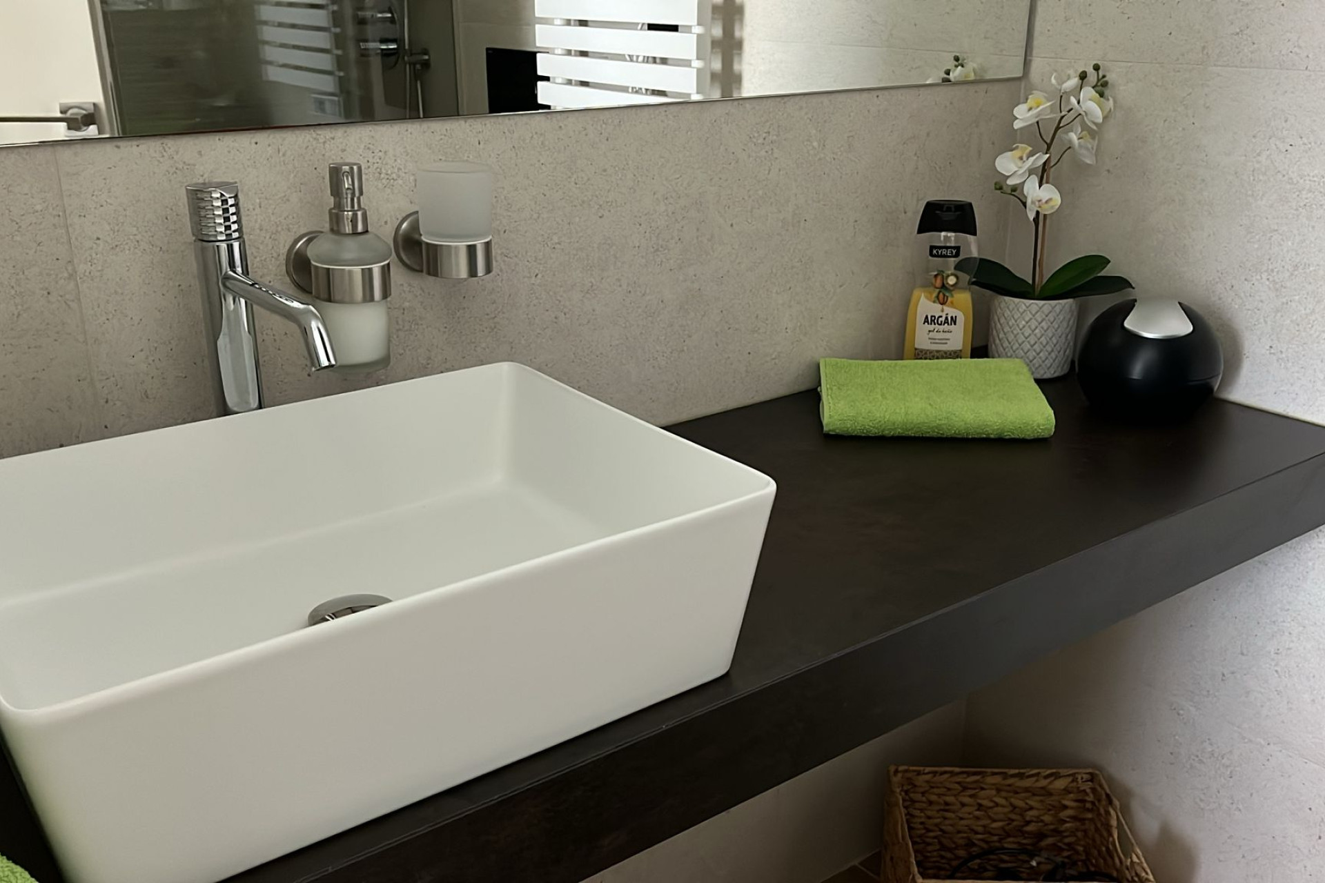 Resale - Apartment / Flat - Los Altos