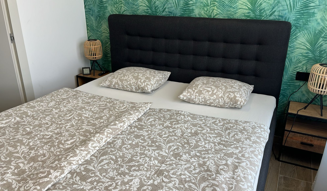 Resale - Apartment / Flat - Los Altos
