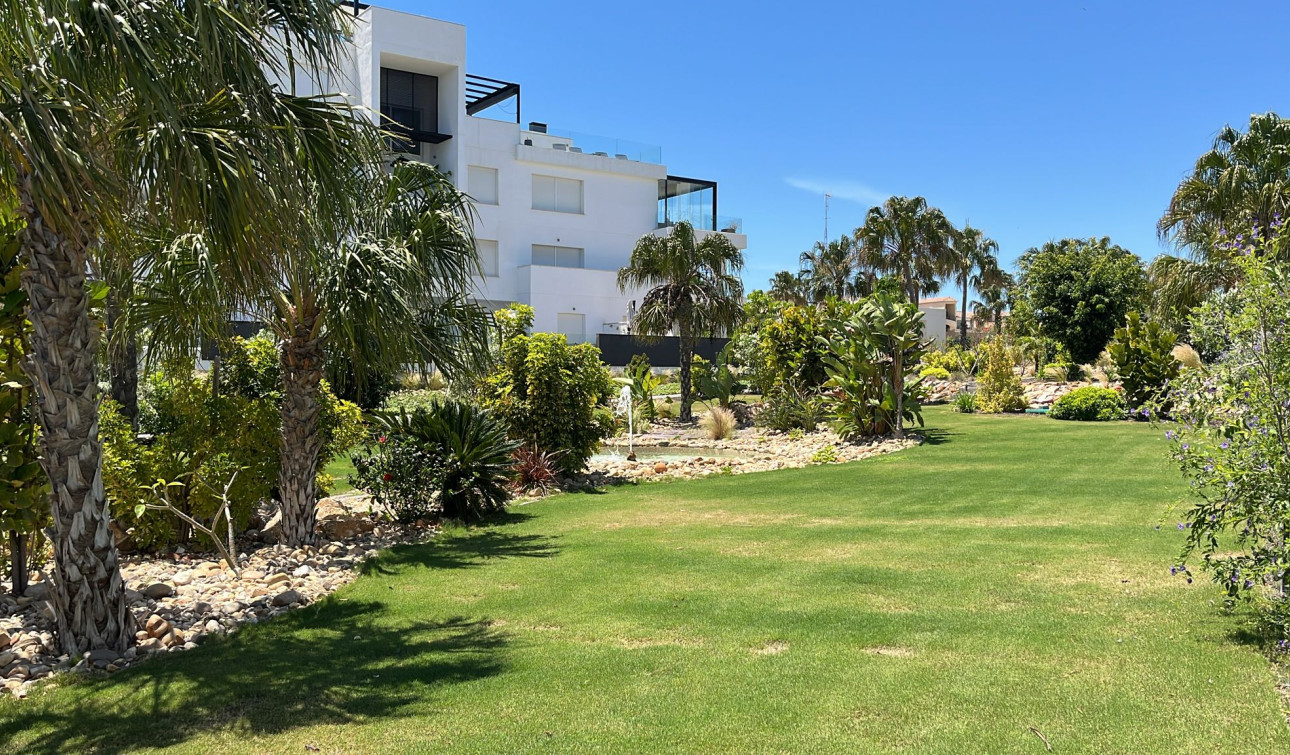 Resale - Apartment / Flat - Los Altos