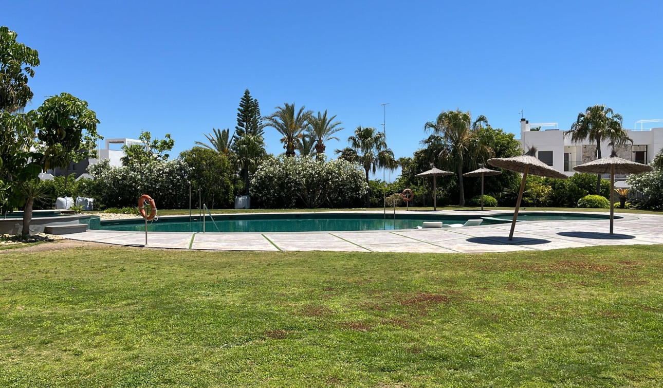 Resale - Apartment / Flat - Los Altos