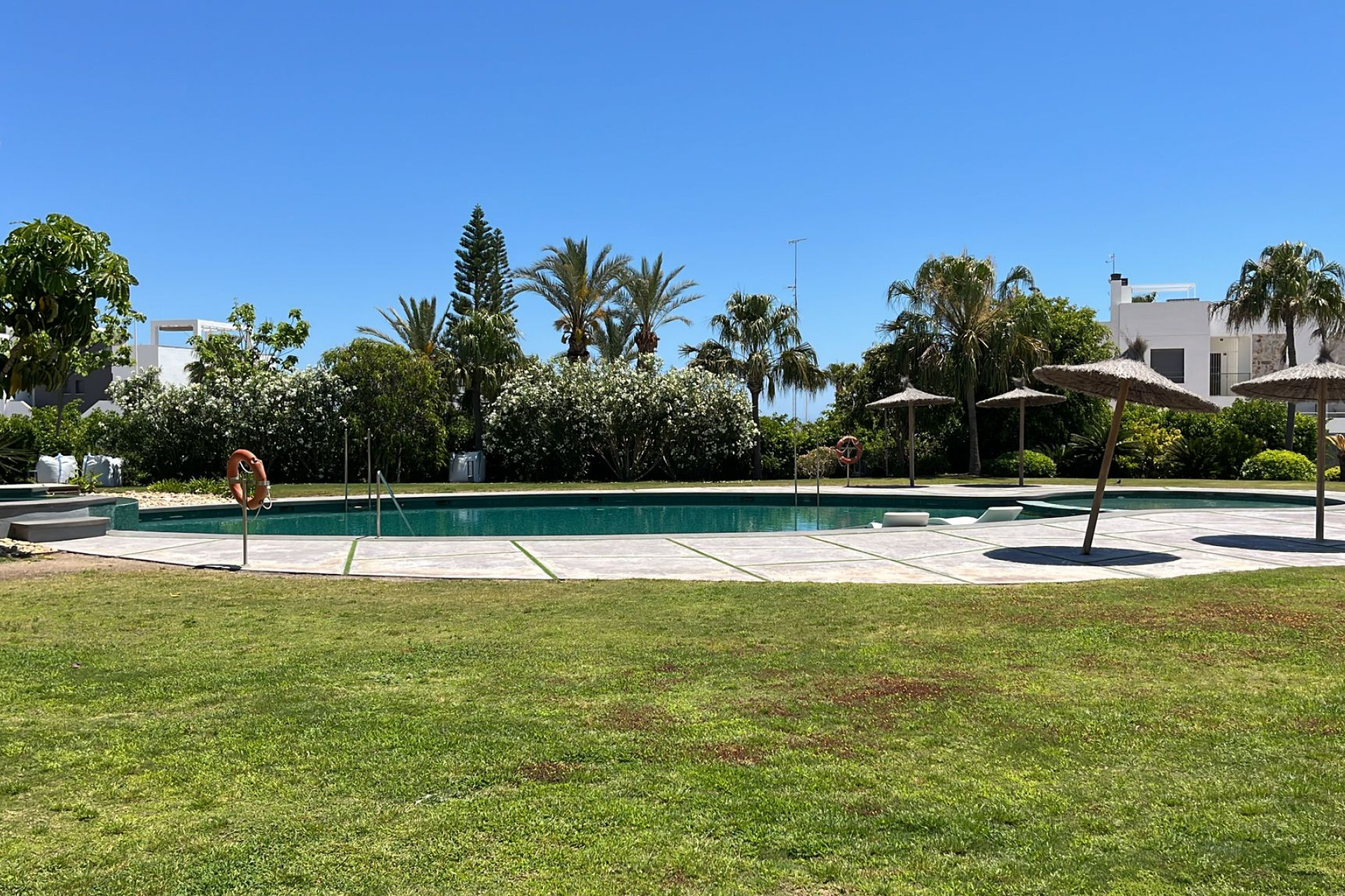 Resale - Apartment / Flat - Los Altos