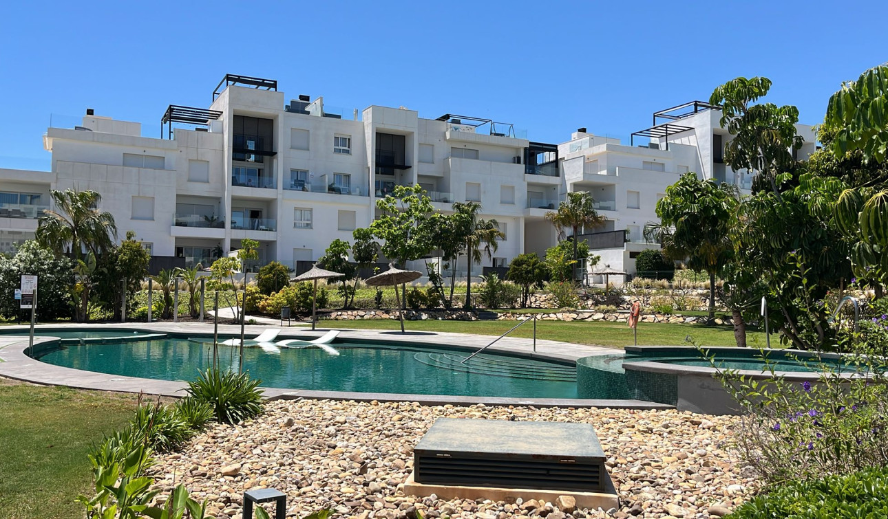 Resale - Apartment / Flat - Los Altos