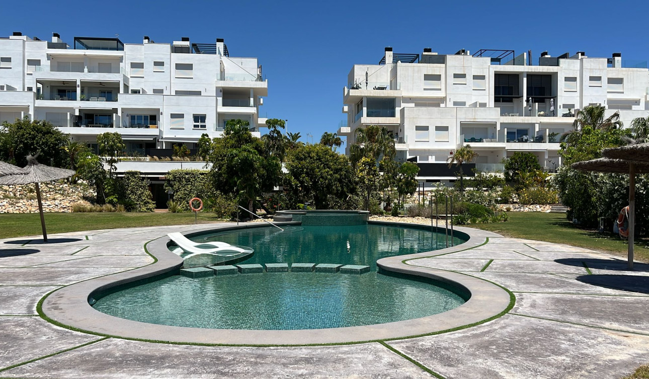 Resale - Apartment / Flat - Los Altos
