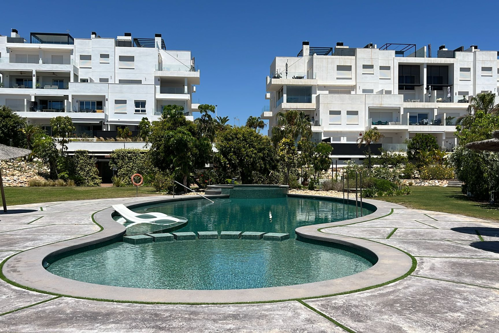 Resale - Apartment / Flat - Los Altos