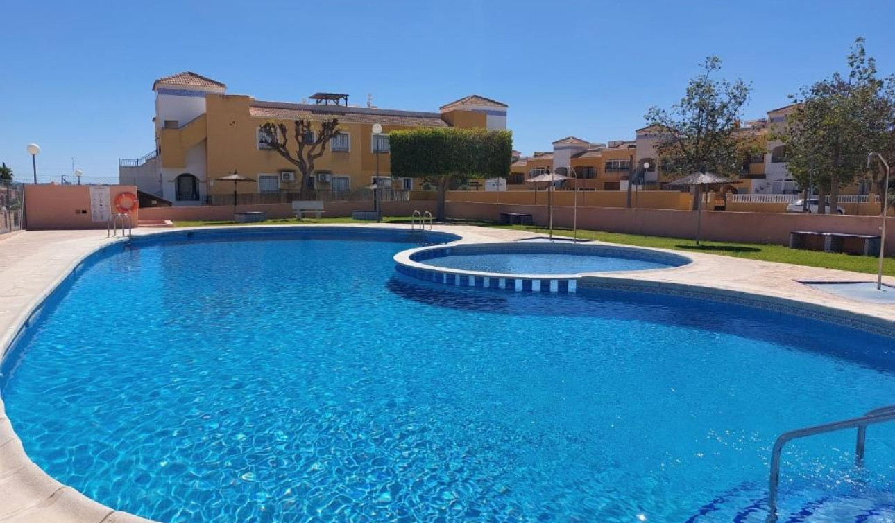 Resale - Apartment / Flat - Los Montesinos - La Herrada