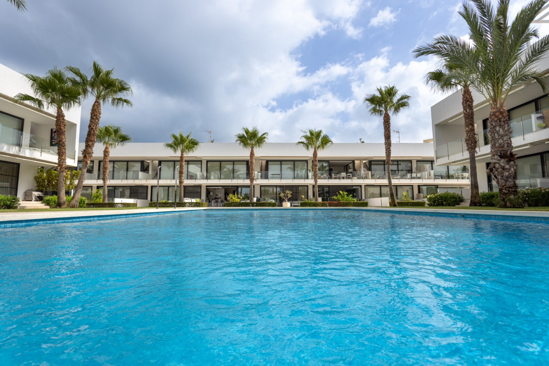 Resale - Apartment / Flat - Mar de Cristal