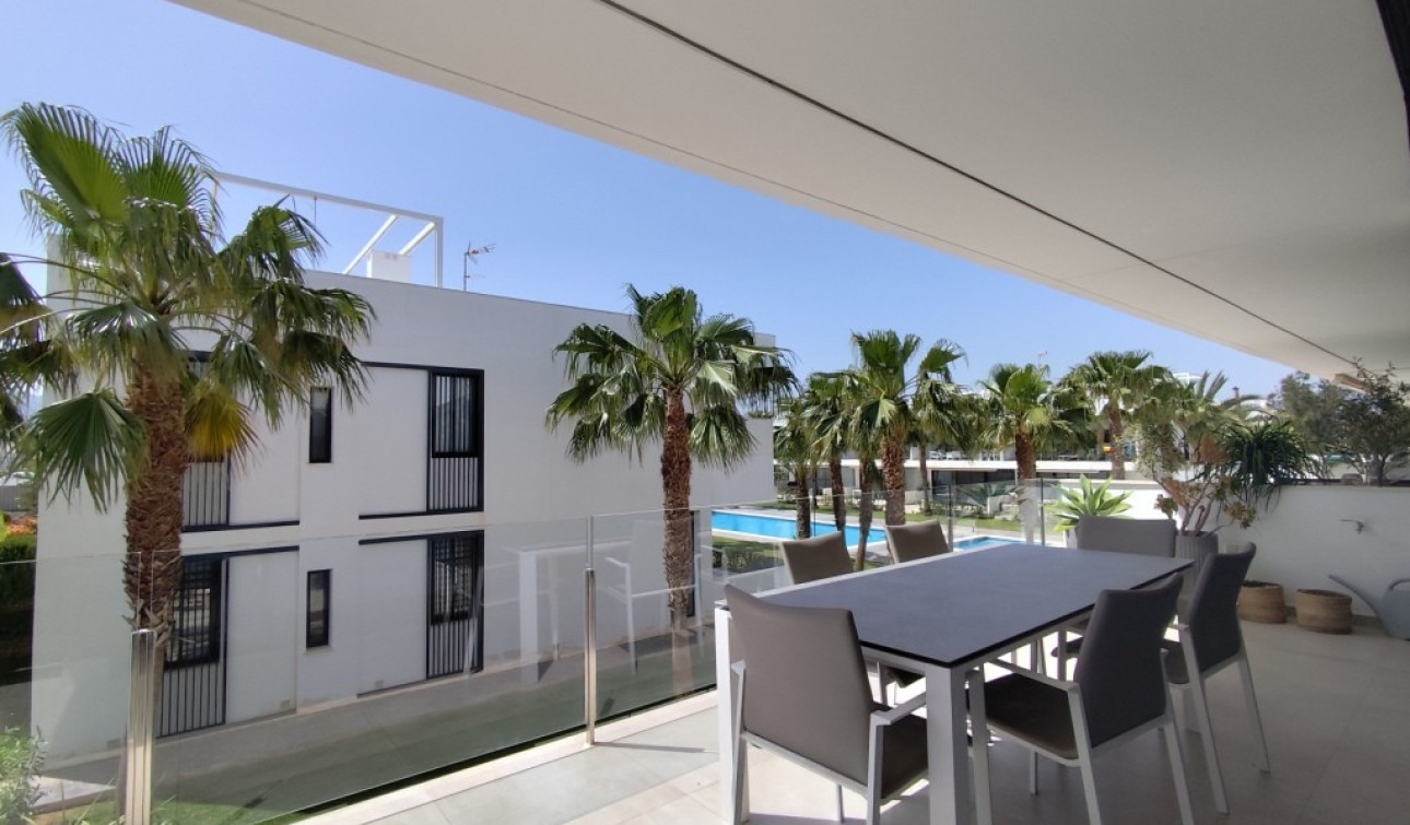 Resale - Apartment / Flat - Mar de Cristal