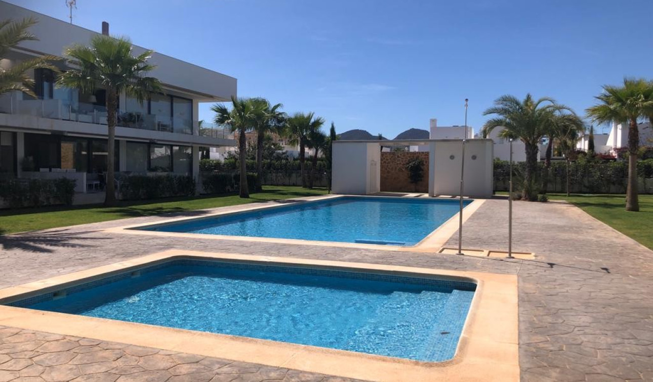 Resale - Apartment / Flat - Mar de Cristal