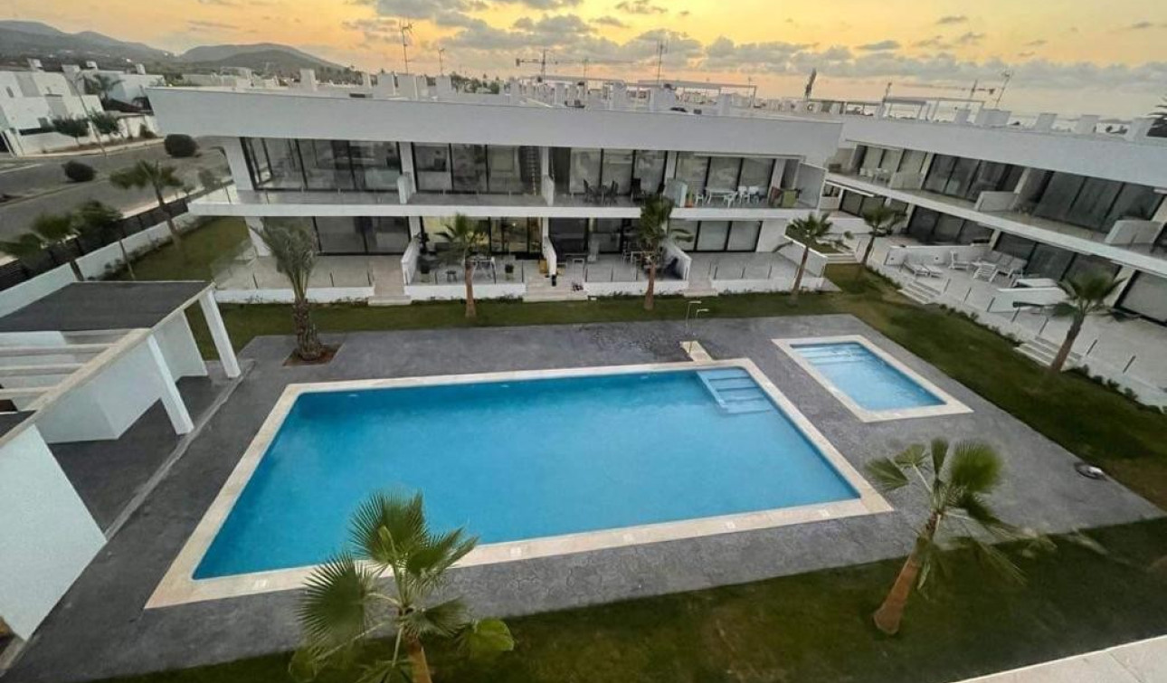 Resale - Apartment / Flat - Mar de Cristal