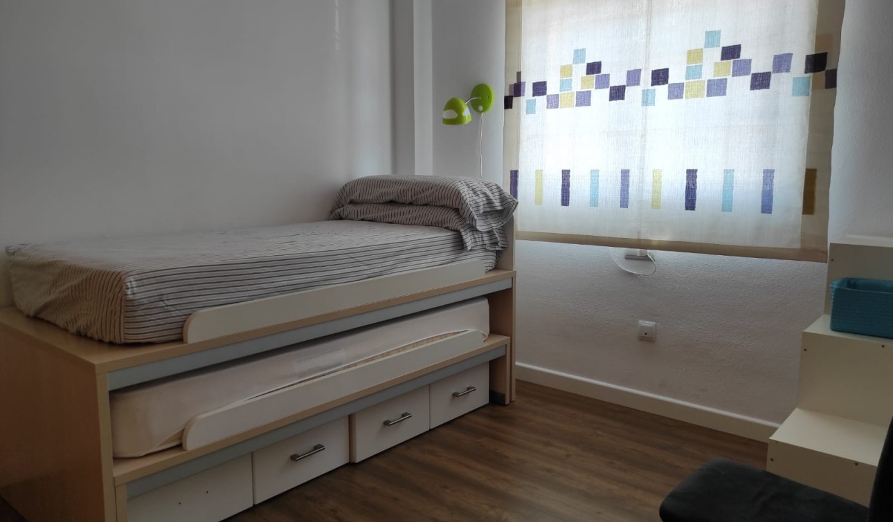 Resale - Apartment / Flat - Mil Palmeras