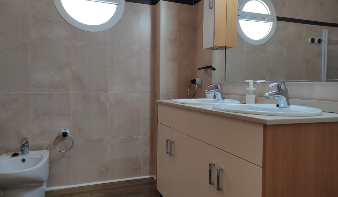 Resale - Apartment / Flat - Mil Palmeras