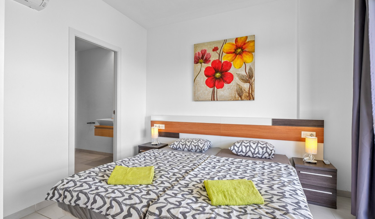 Resale - Apartment / Flat - Orihuela Costa - La Zenia