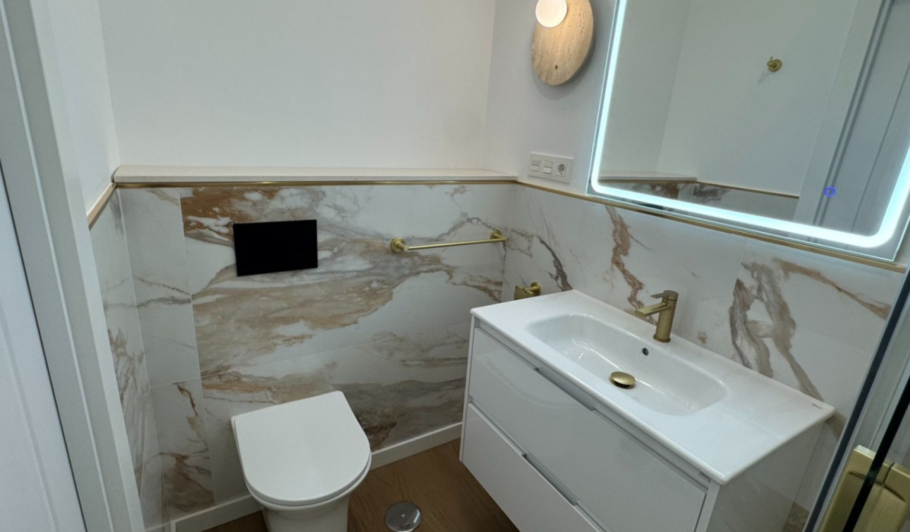 Resale - Apartment / Flat - Orihuela Costa - Punta Prima