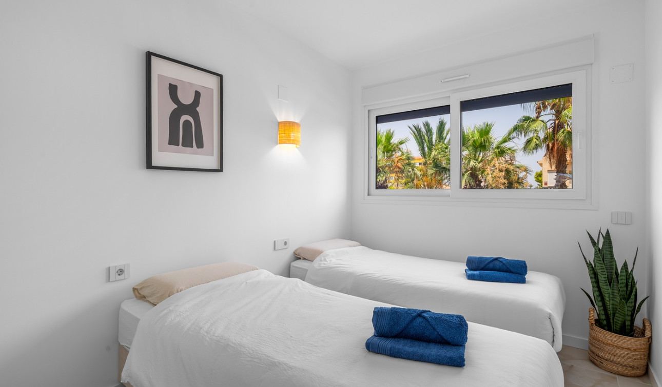 Resale - Apartment / Flat - Orihuela Costa - Punta Prima