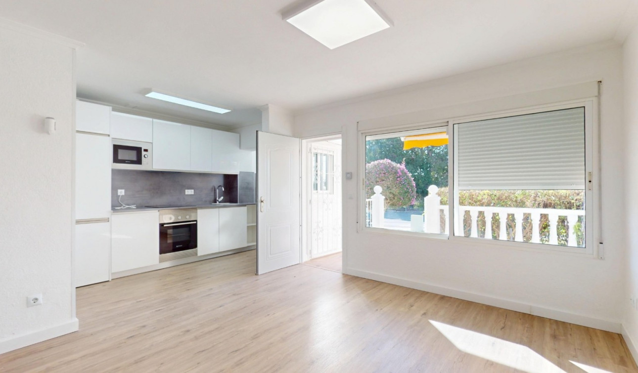 Resale - Apartment / Flat - Orihuela Costa - Villamartín