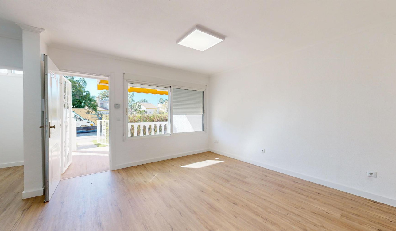 Resale - Apartment / Flat - Orihuela Costa - Villamartín