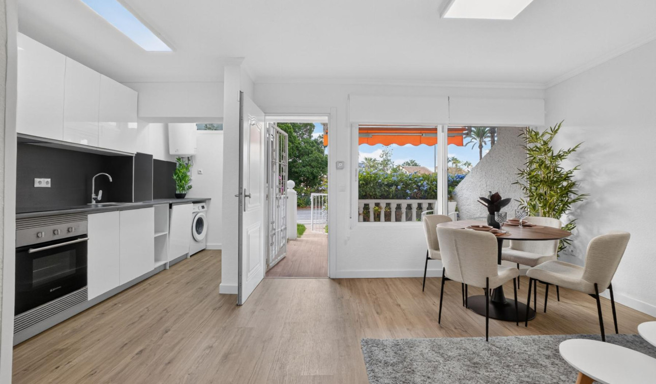Resale - Apartment / Flat - Orihuela Costa - Villamartín