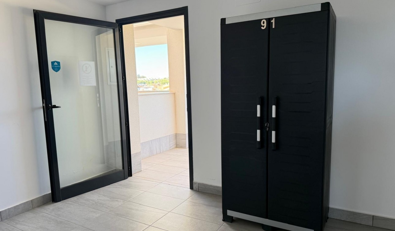 Resale - Apartment / Flat - Orihuela Costa - Villamartín