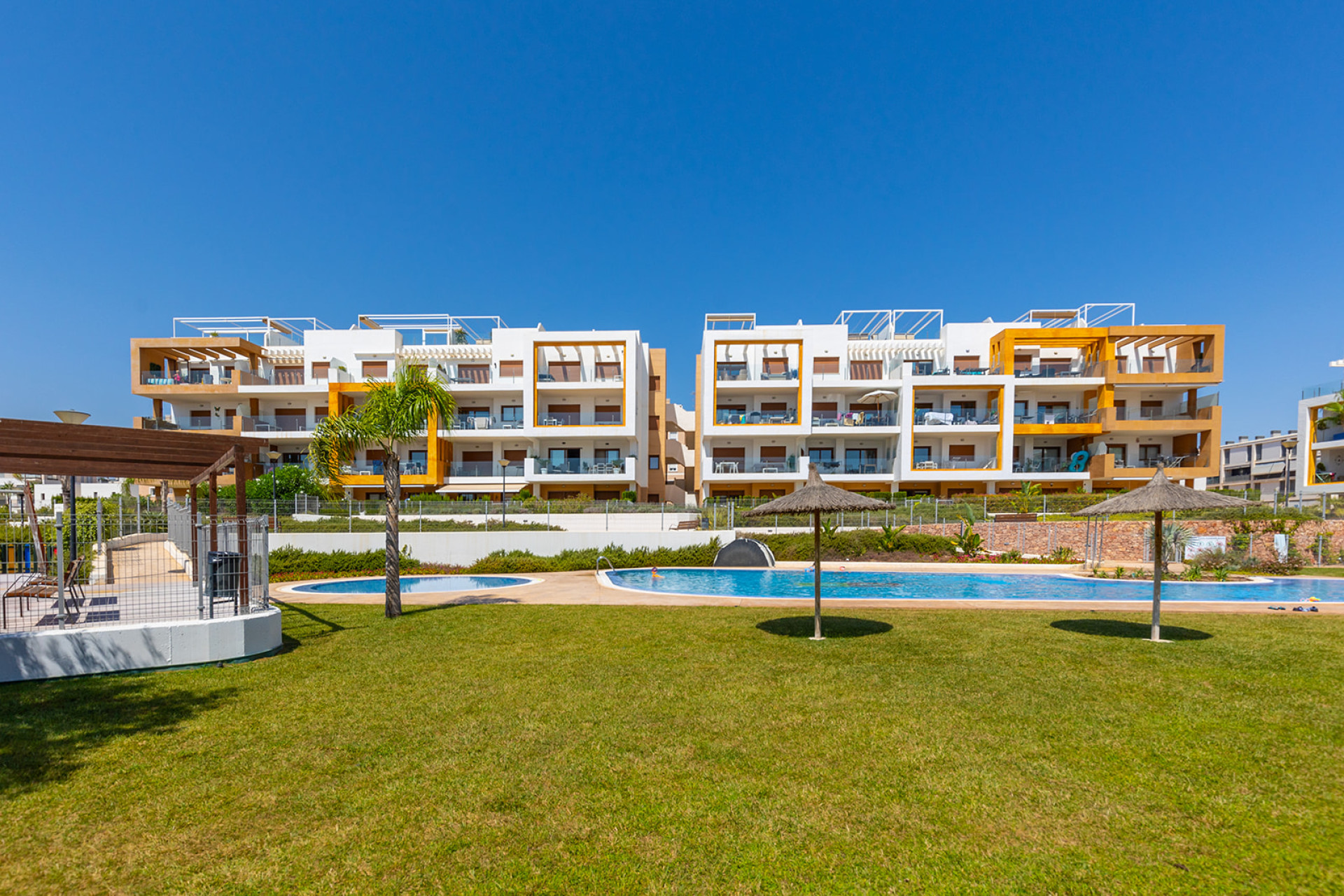 Resale - Apartment / Flat - Orihuela Costa - Villamartín