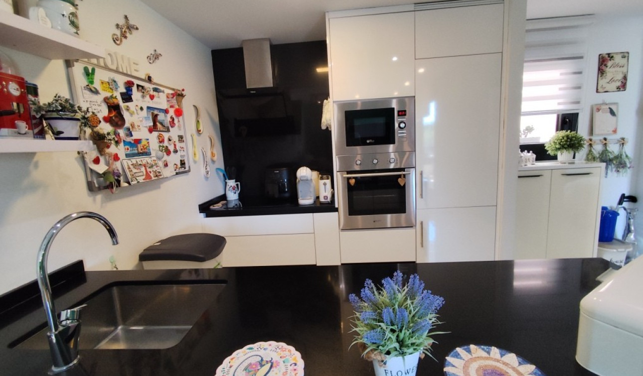 Resale - Apartment / Flat - Orihuela Costa