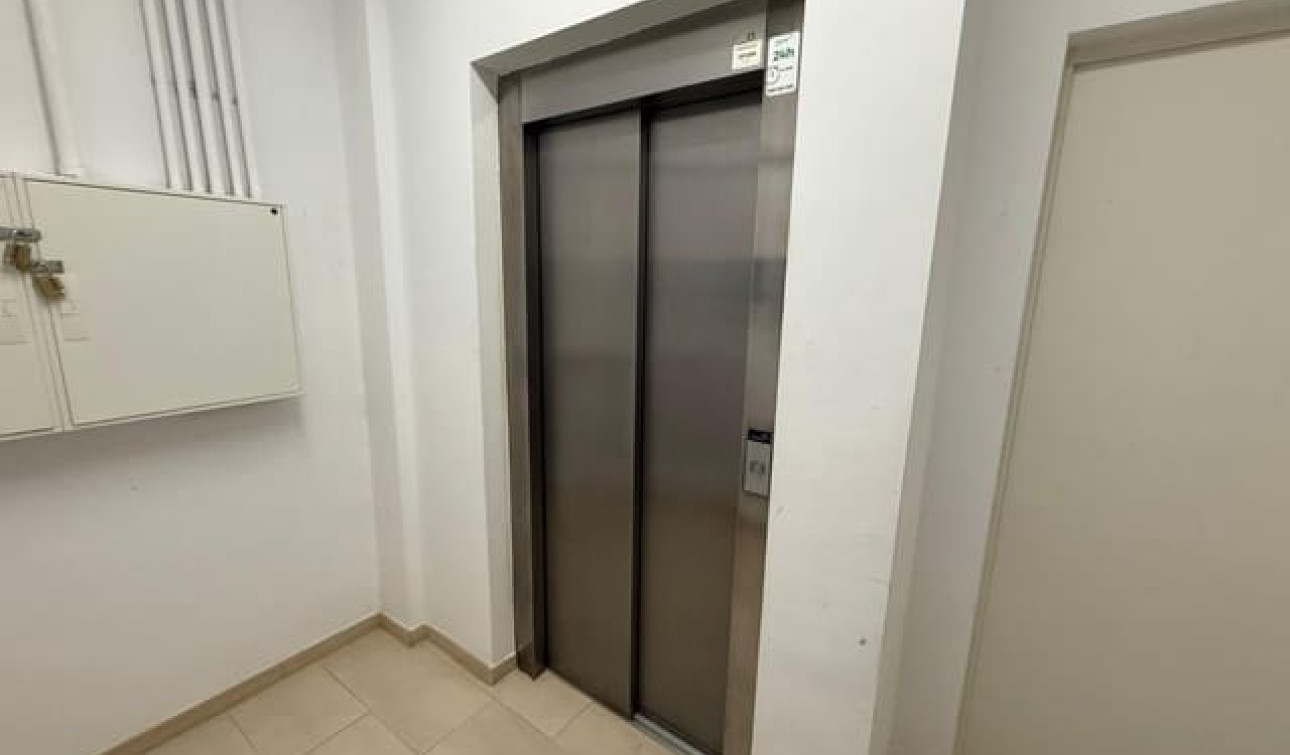 Resale - Apartment / Flat - Orihuela Costa