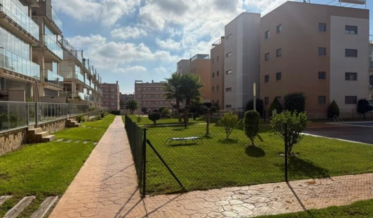 Resale - Apartment / Flat - Orihuela Costa